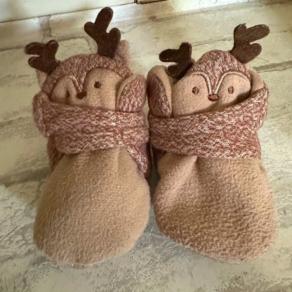 Unisex Size 6-9 months Reindeer Booties